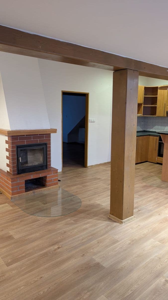 4 bedroom with open-plan kitchen flat to rent, 126 m², Osvoboditelů, Hlučín, Moravskoslezský Region 4 bedroom with open-plan kitchen flat to rent, 126 m², Osvoboditelů, Hlučín, Moravskoslezský Region