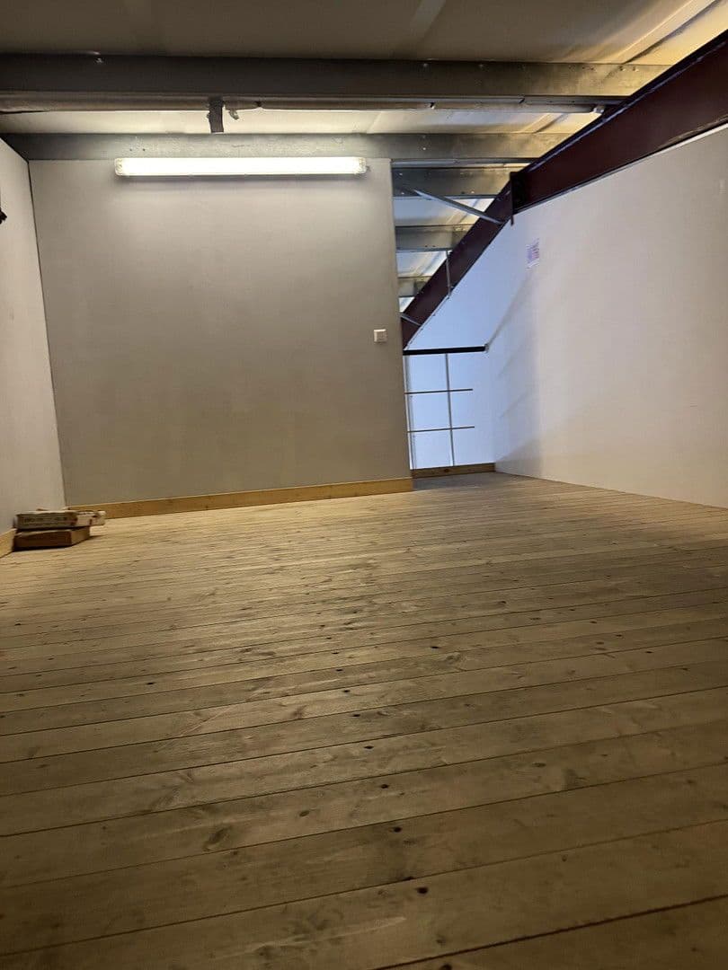 non-residential property to rent, 183 m², Thiendorf, Saxony non-residential property to rent, 183 m², Thiendorf, Saxony