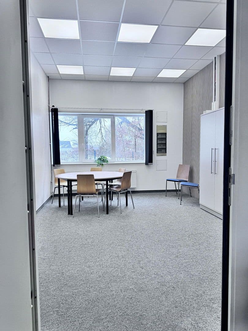 non-residential property to rent, 183 m², Thiendorf, Saxony non-residential property to rent, 183 m², Thiendorf, Saxony