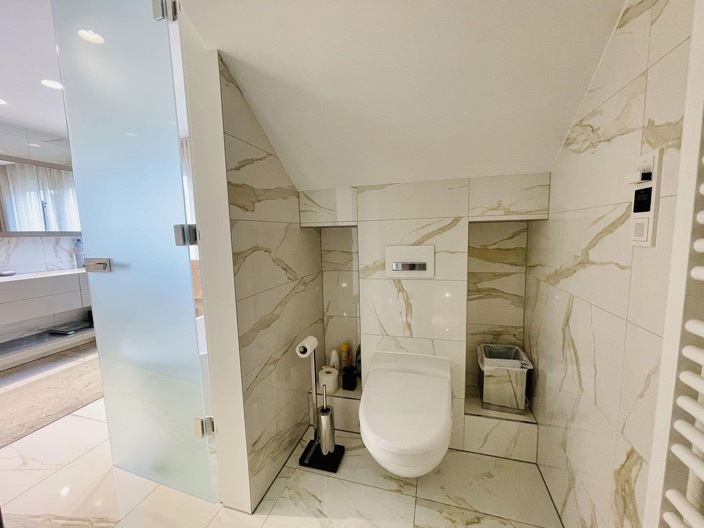 5 bedroom flat to rent, 224 m², Düsseldorf, North Rhine-Westphalia 5 bedroom flat to rent, 224 m², Düsseldorf, North Rhine-Westphalia