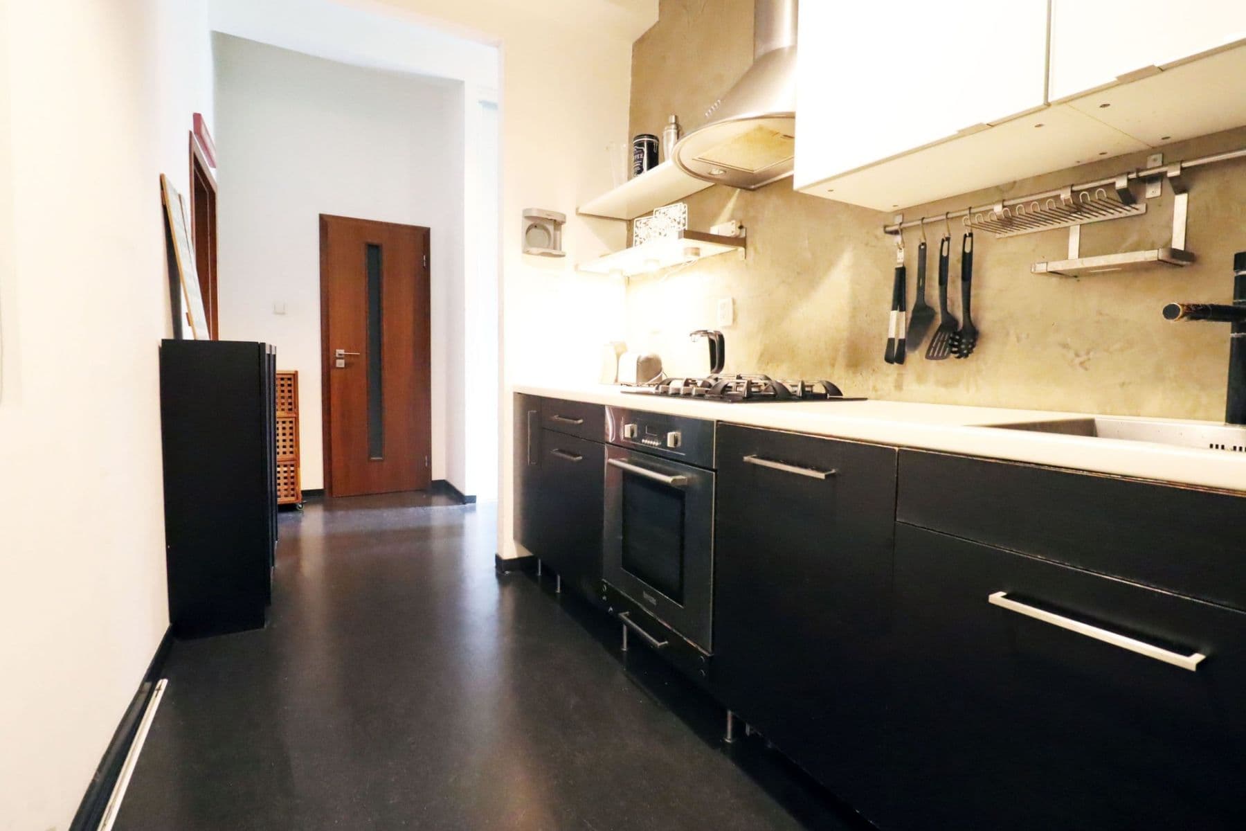 2 bedroom with open-plan kitchen flat to rent, 80 m², Pernerova, Prague, Prague 2 bedroom with open-plan kitchen flat to rent, 80 m², Pernerova, Prague, Prague