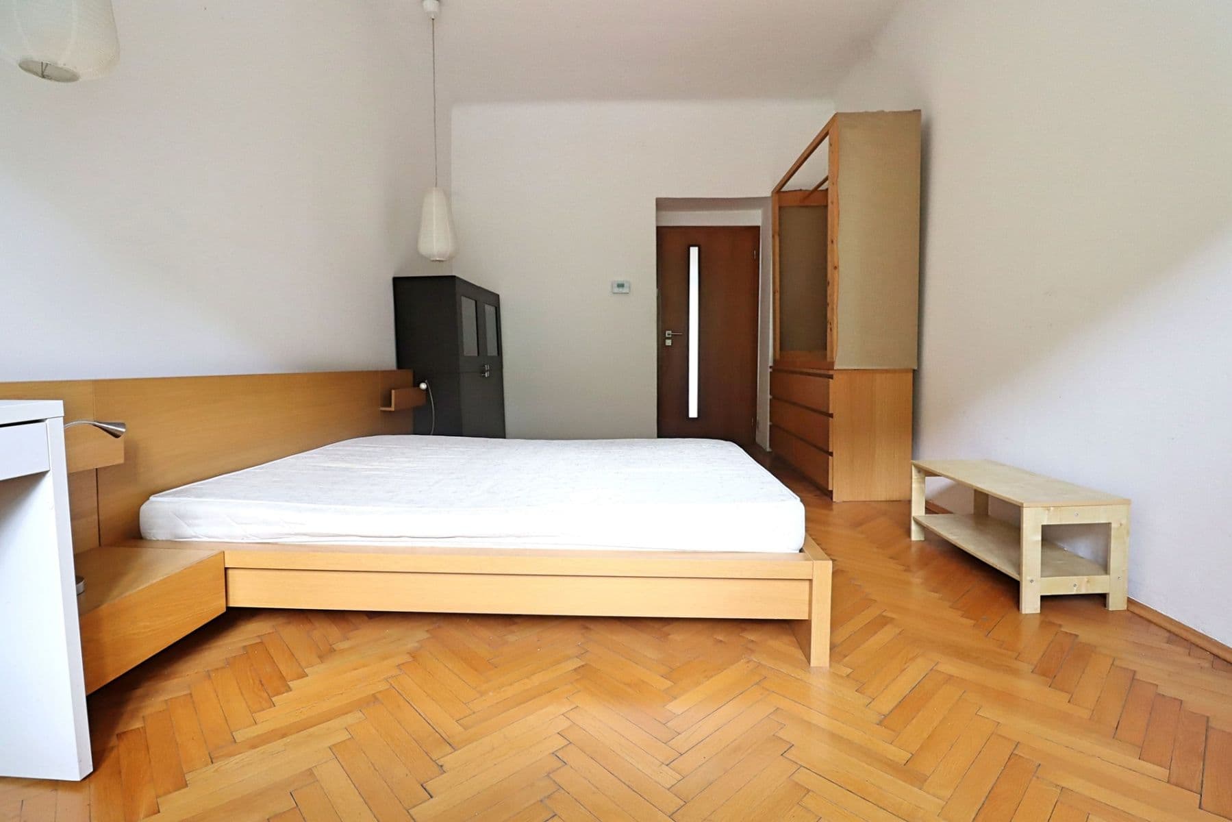 2 bedroom with open-plan kitchen flat to rent, 80 m², Pernerova, Prague, Prague 2 bedroom with open-plan kitchen flat to rent, 80 m², Pernerova, Prague, Prague