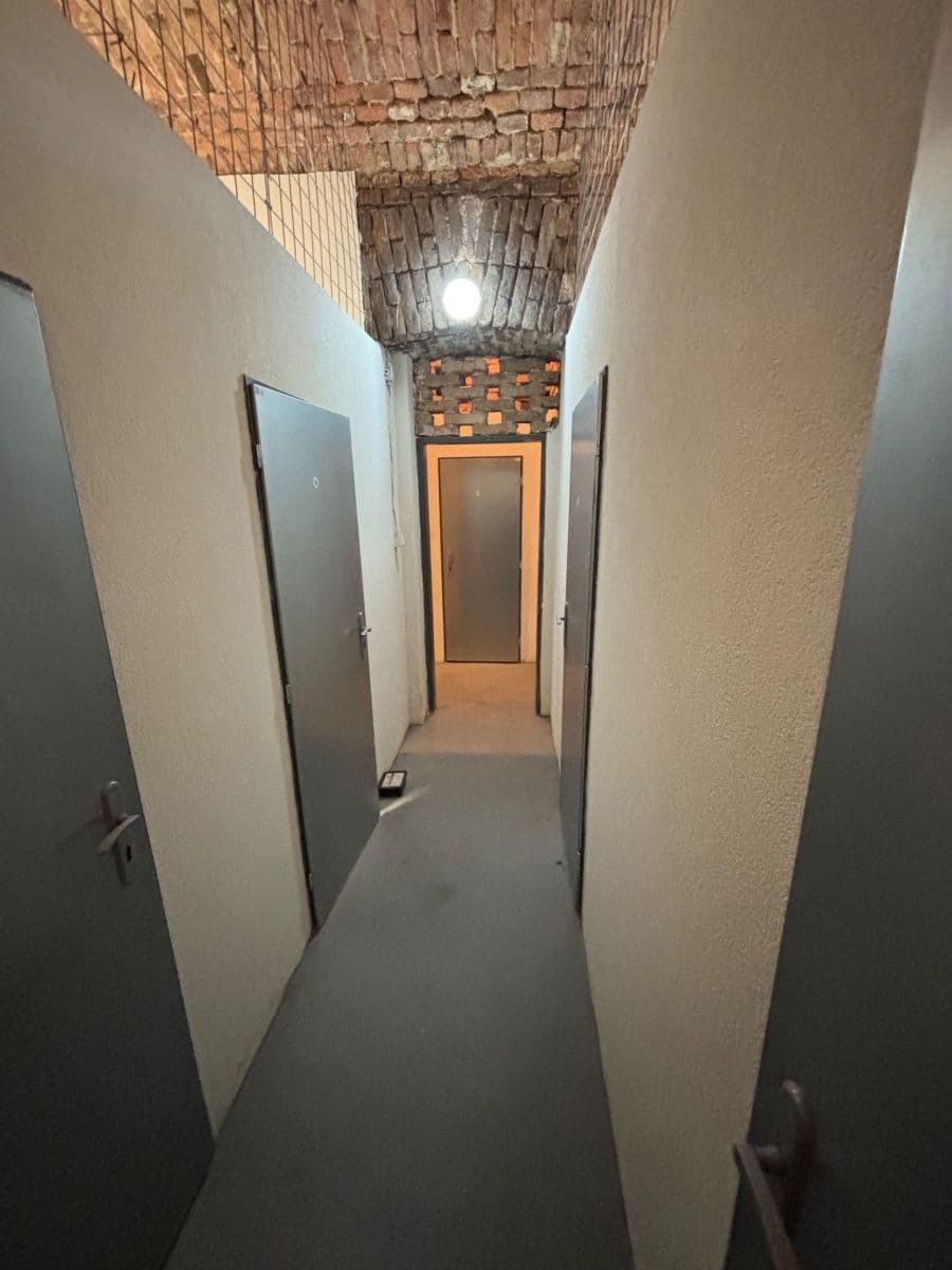 non-residential property to rent, 4 m², U Rajské zahrady, Prague, Prague non-residential property to rent, 4 m², U Rajské zahrady, Prague, Prague