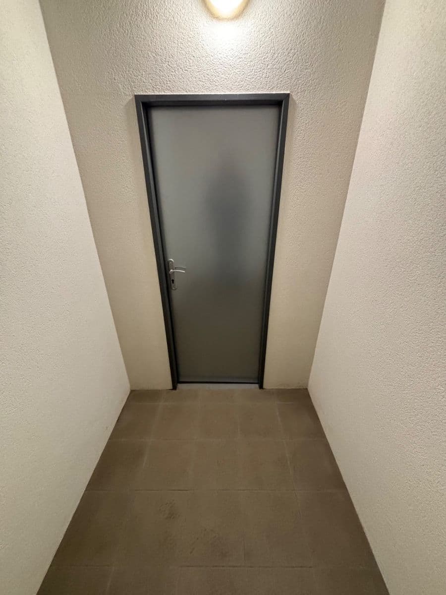 non-residential property to rent, 4 m², U Rajské zahrady, Prague, Prague non-residential property to rent, 4 m², U Rajské zahrady, Prague, Prague