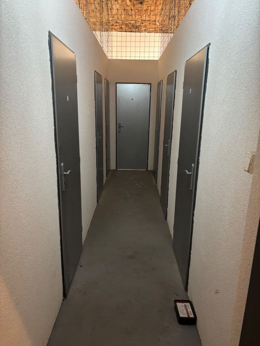 non-residential property to rent, 4 m², U Rajské zahrady, Prague, Prague non-residential property to rent, 4 m², U Rajské zahrady, Prague, Prague