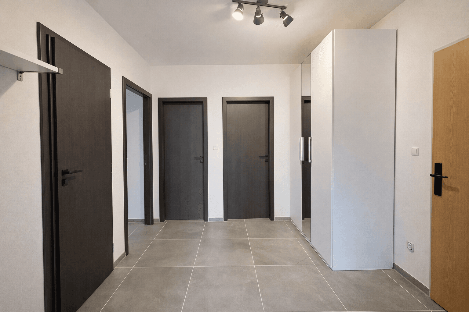 2 bedroom with open-plan kitchen flat to rent, 60 m², Politických vězňů, Horoměřice, Středočeský Region 2 bedroom with open-plan kitchen flat to rent, 60 m², Politických vězňů, Horoměřice, Středočeský Region