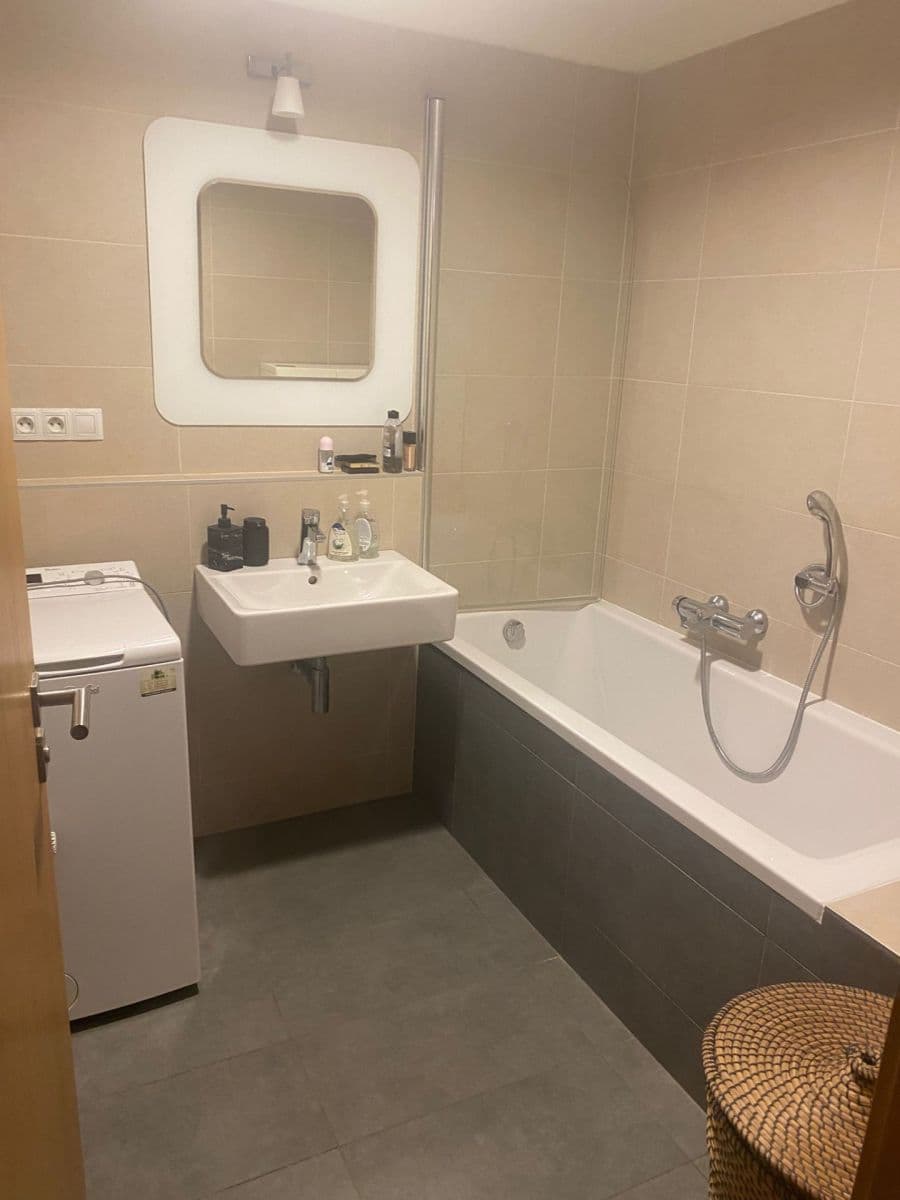 1 bedroom with open-plan kitchen flat to rent, 57 m², Komunardů, Prague, Prague 1 bedroom with open-plan kitchen flat to rent, 57 m², Komunardů, Prague, Prague