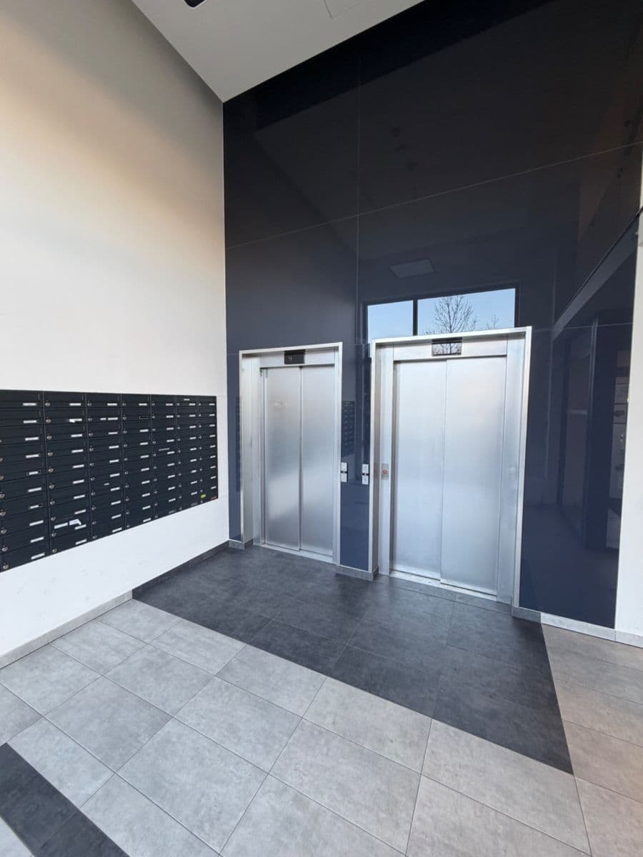 2 bedroom with open-plan kitchen flat to rent, 69 m², Zvěřinova, Prague, Prague 2 bedroom with open-plan kitchen flat to rent, 69 m², Zvěřinova, Prague, Prague