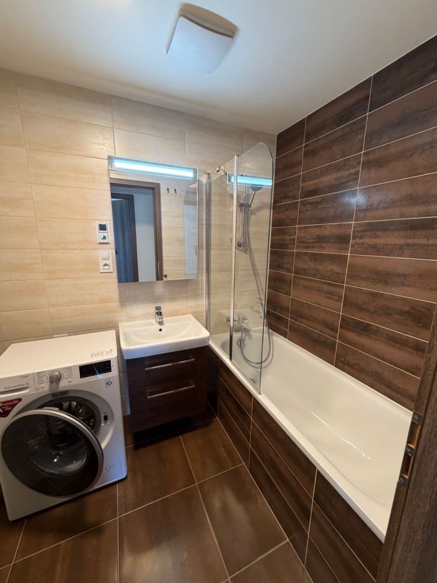 2 bedroom with open-plan kitchen flat to rent, 69 m², Zvěřinova, Prague, Prague 2 bedroom with open-plan kitchen flat to rent, 69 m², Zvěřinova, Prague, Prague