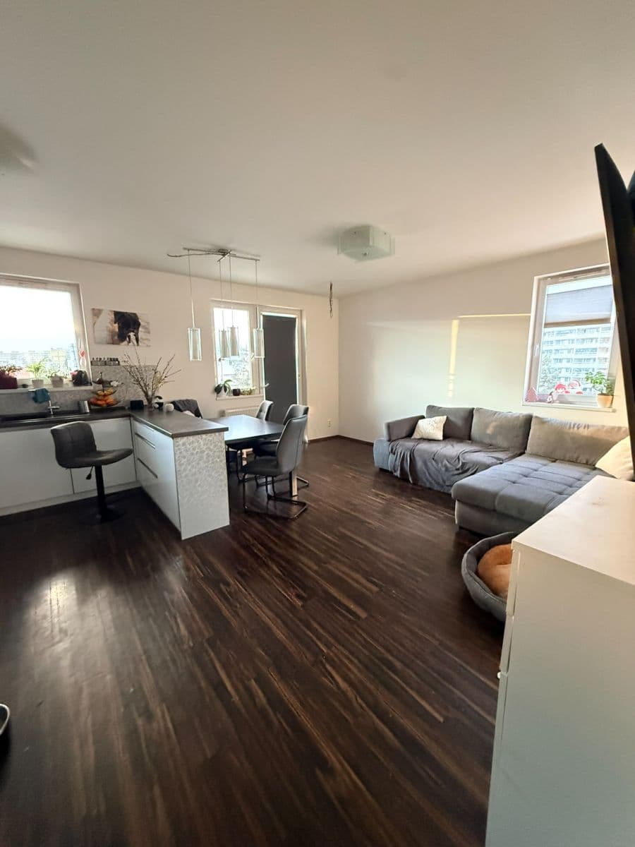 2 bedroom with open-plan kitchen flat to rent, 67 m², Jurkovičova, Prague, Prague 2 bedroom with open-plan kitchen flat to rent, 67 m², Jurkovičova, Prague, Prague