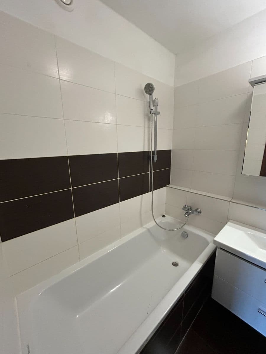 2 bedroom with open-plan kitchen flat to rent, 67 m², Jurkovičova, Prague, Prague 2 bedroom with open-plan kitchen flat to rent, 67 m², Jurkovičova, Prague, Prague