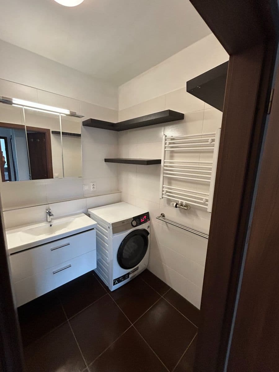 2 bedroom with open-plan kitchen flat to rent, 67 m², Jurkovičova, Prague, Prague 2 bedroom with open-plan kitchen flat to rent, 67 m², Jurkovičova, Prague, Prague