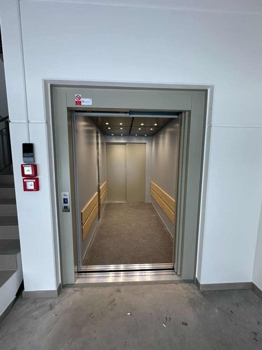 non-residential property to rent, 2,400 m², K Pérovně, Prague, Prague non-residential property to rent, 2,400 m², K Pérovně, Prague, Prague