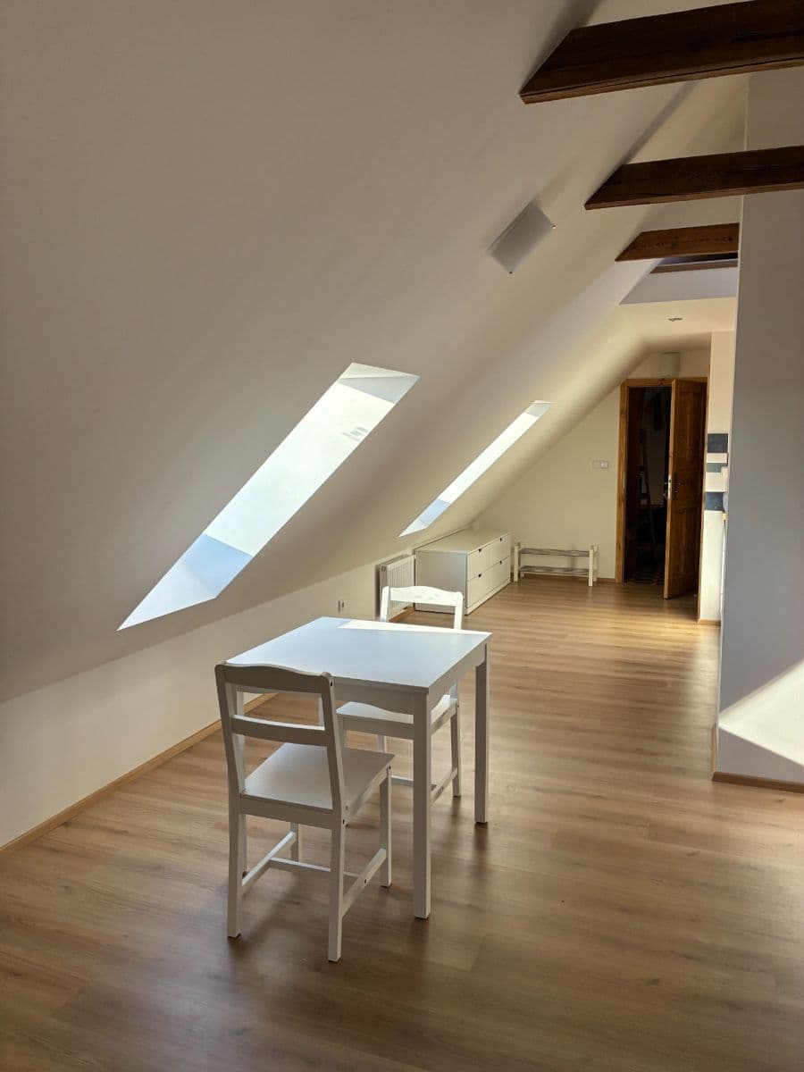 Studio flat to rent, 42 m², Za Mlýnem, Hostivice, Středočeský Region Studio flat to rent, 42 m², Za Mlýnem, Hostivice, Středočeský Region