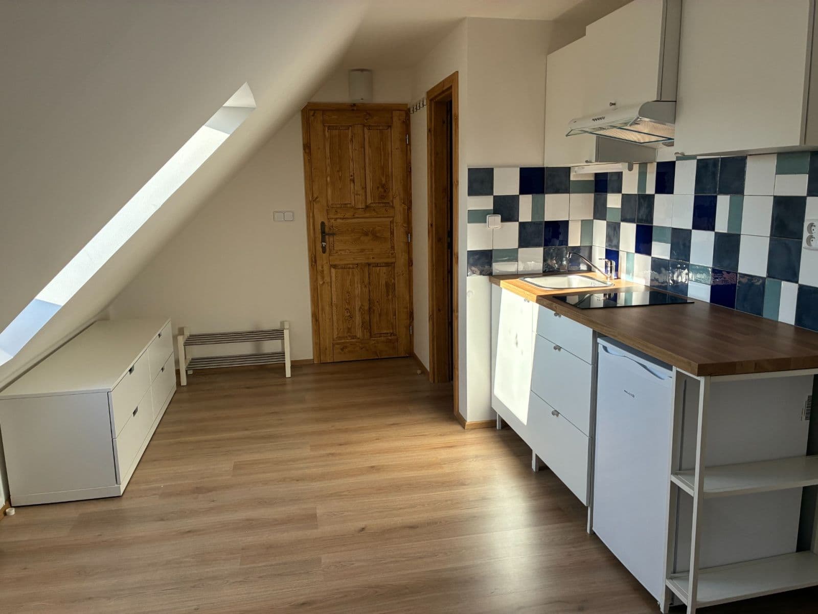 Studio flat to rent, 42 m², Za Mlýnem, Hostivice, Středočeský Region Studio flat to rent, 42 m², Za Mlýnem, Hostivice, Středočeský Region