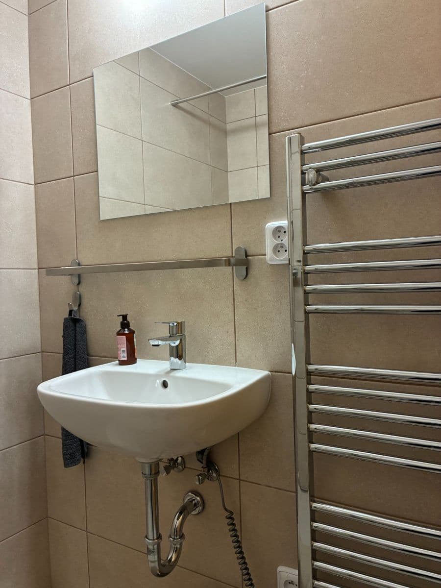 Studio flat to rent, 42 m², Za Mlýnem, Hostivice, Středočeský Region Studio flat to rent, 42 m², Za Mlýnem, Hostivice, Středočeský Region