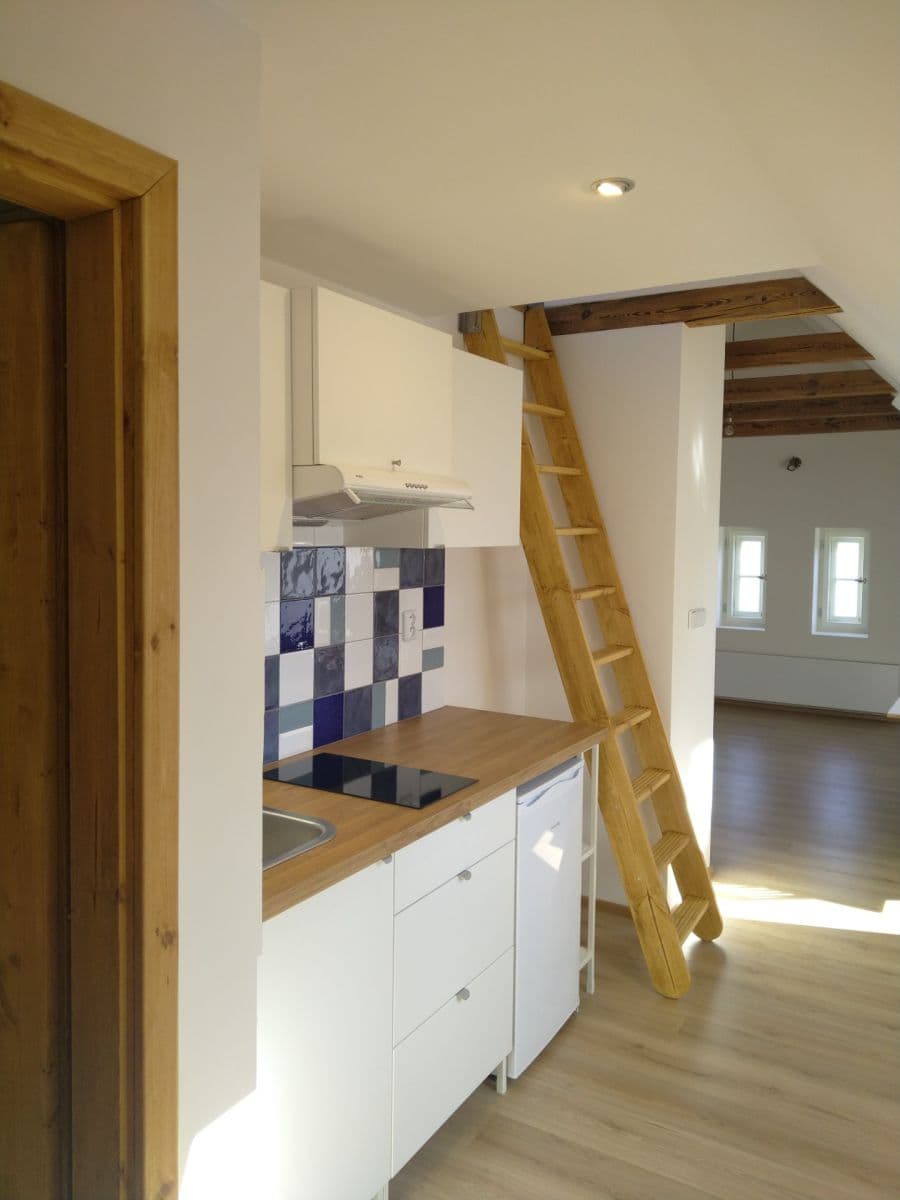 Studio flat to rent, 42 m², Za Mlýnem, Hostivice, Středočeský Region Studio flat to rent, 42 m², Za Mlýnem, Hostivice, Středočeský Region