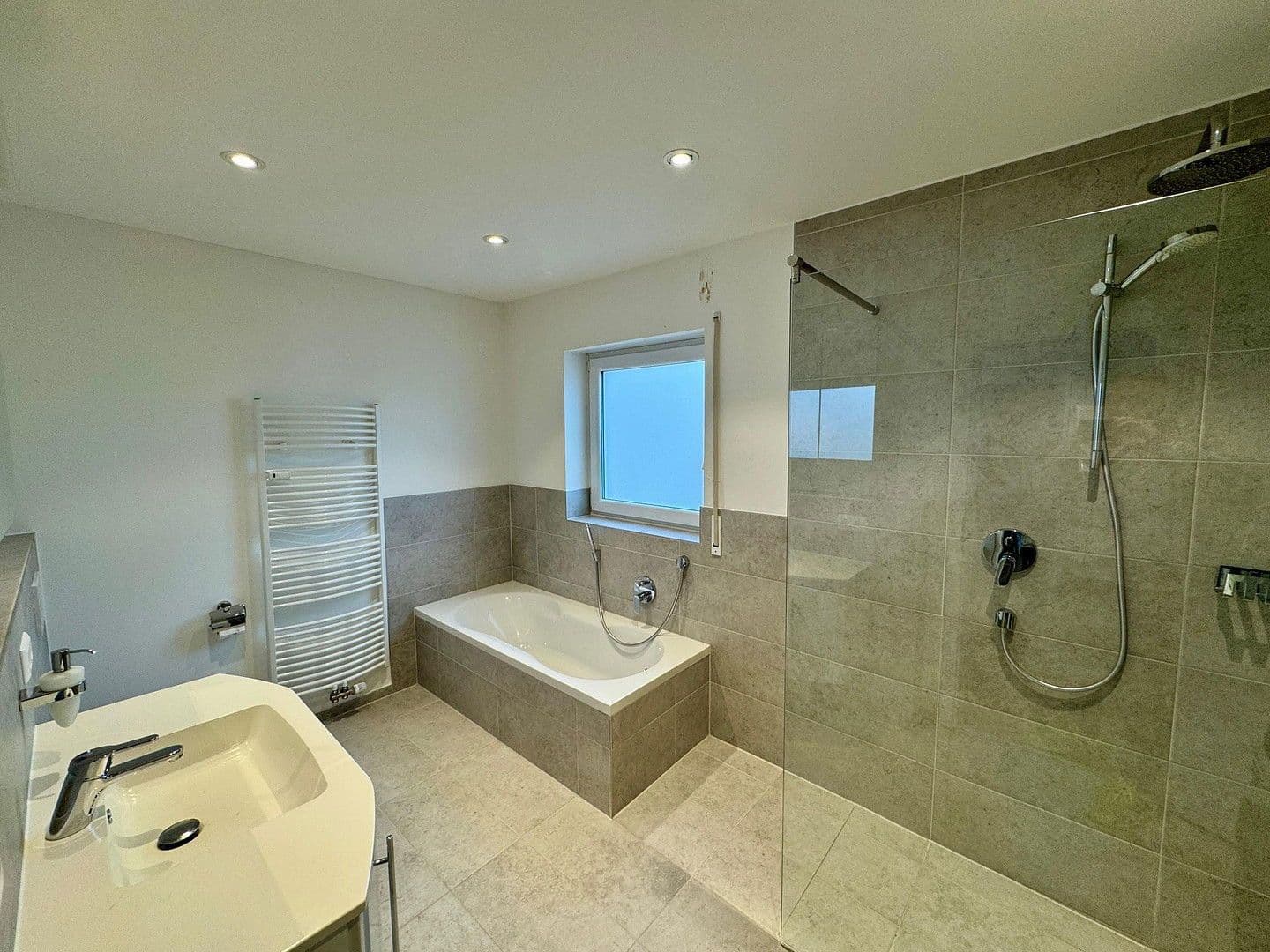 3 bedroom flat to rent, 108 m², Durmersheim, Baden-Württemberg 3 bedroom flat to rent, 108 m², Durmersheim, Baden-Württemberg