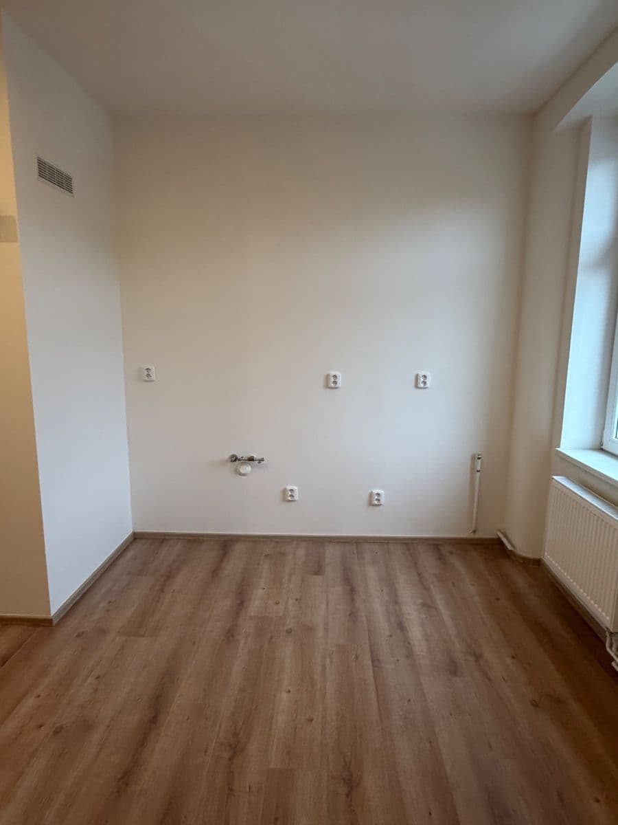 3 bedroom flat for sale, 60 m², Veltrusy, Středočeský Region 3 bedroom flat for sale, 60 m², Veltrusy, Středočeský Region