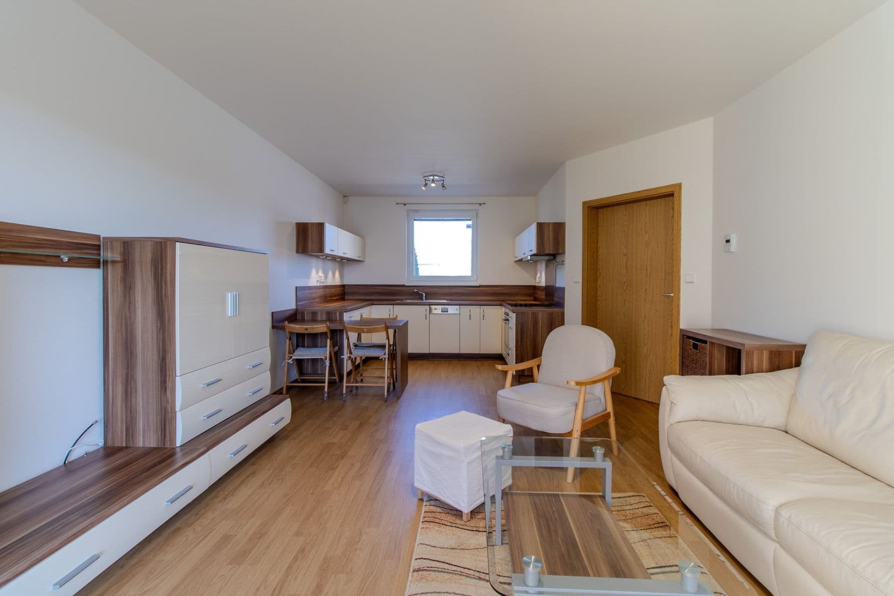 1 bedroom with open-plan kitchen flat to rent, 50 m², Nad Obcí, Nová Ves, Středočeský Region 1 bedroom with open-plan kitchen flat to rent, 50 m², Nad Obcí, Nová Ves, Středočeský Region