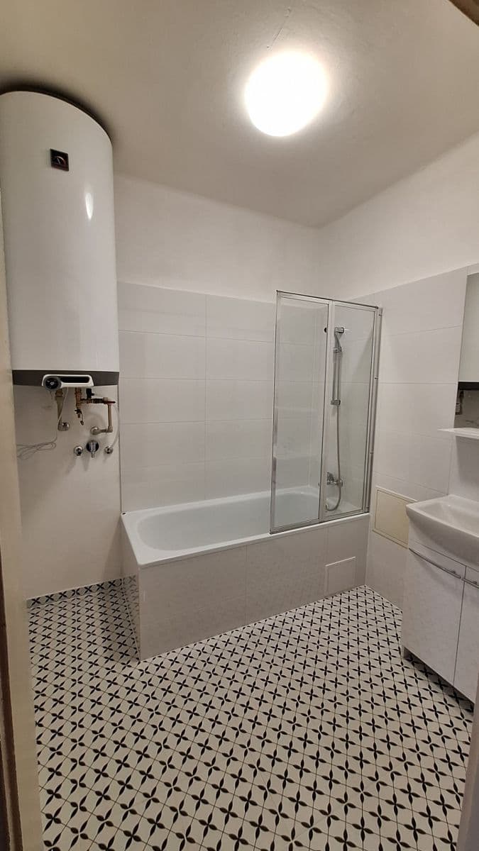 1 bedroom with open-plan kitchen flat to rent, 45 m², Na Popluží, Ústí nad Labem, Ústecký Region 1 bedroom with open-plan kitchen flat to rent, 45 m², Na Popluží, Ústí nad Labem, Ústecký Region