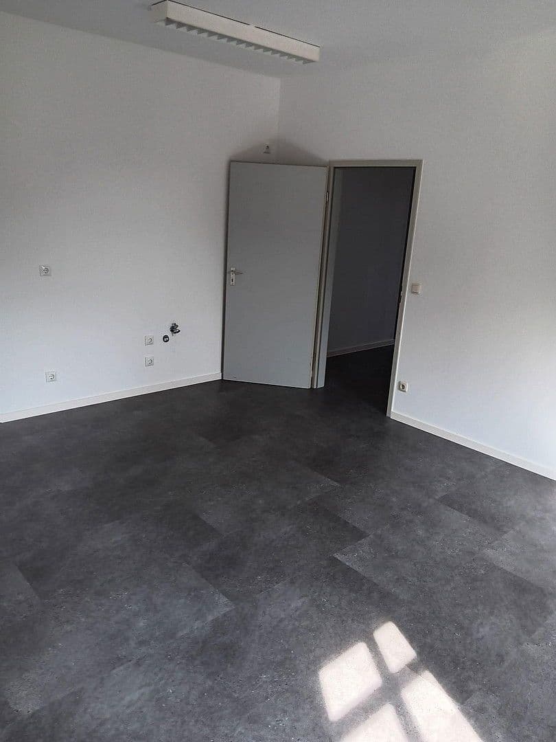 office to rent, 116 m², Waltershäuser Straße 21, Gotha, Thuringia office to rent, 116 m², Waltershäuser Straße 21, Gotha, Thuringia