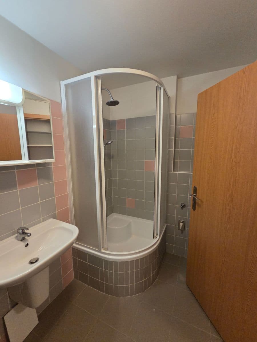 Studio flat to rent, 41 m², Na Slatince, Prague, Prague Studio flat to rent, 41 m², Na Slatince, Prague, Prague