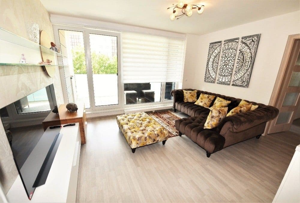 3 bedroom with open-plan kitchen flat to rent, 94 m², Petržílkova, Prague, Prague 3 bedroom with open-plan kitchen flat to rent, 94 m², Petržílkova, Prague, Prague