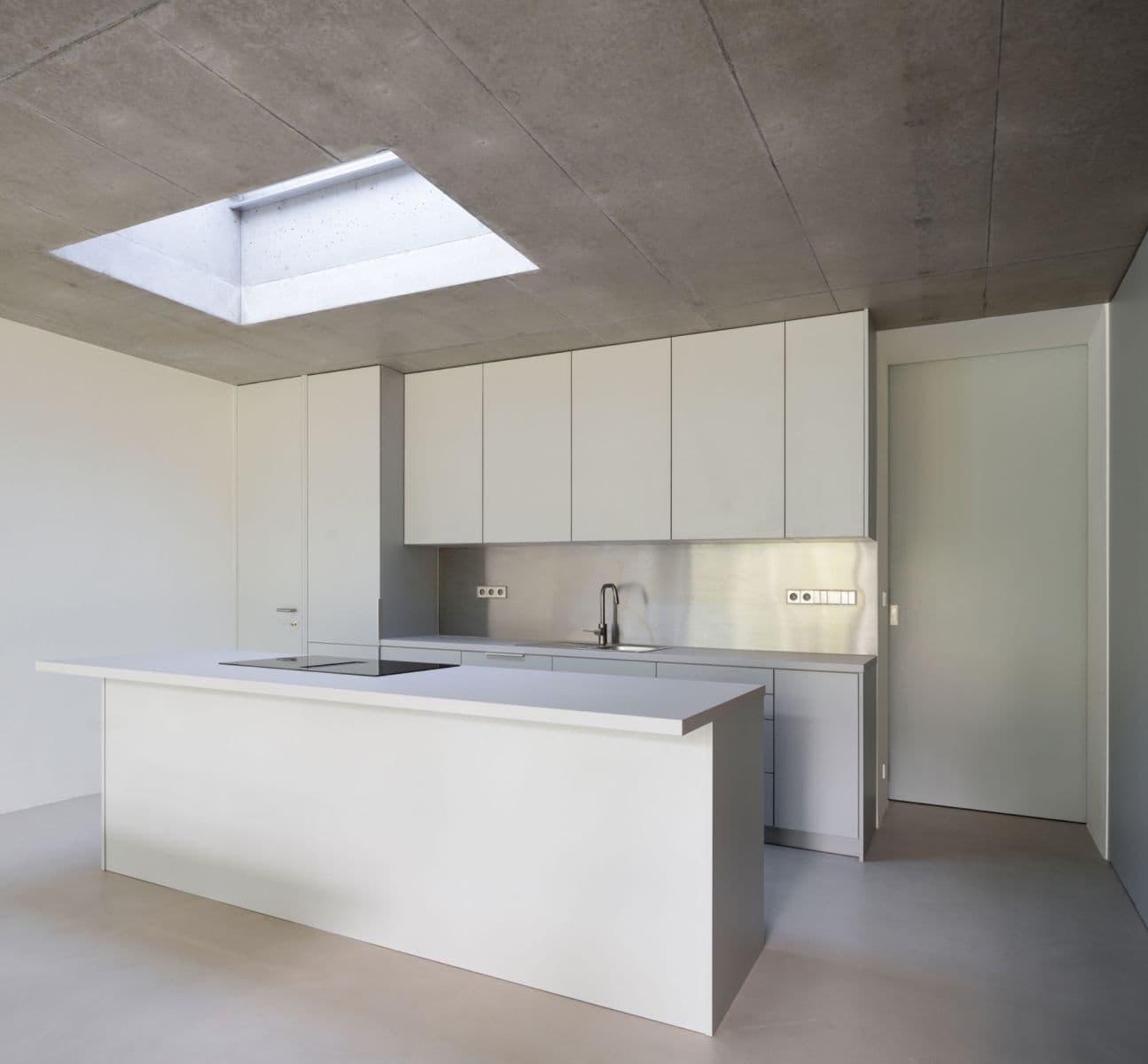 3 bedroom with open-plan kitchen flat to rent, 116 m², U Zdravotního ústavu, Prague, Prague 3 bedroom with open-plan kitchen flat to rent, 116 m², U Zdravotního ústavu, Prague, Prague