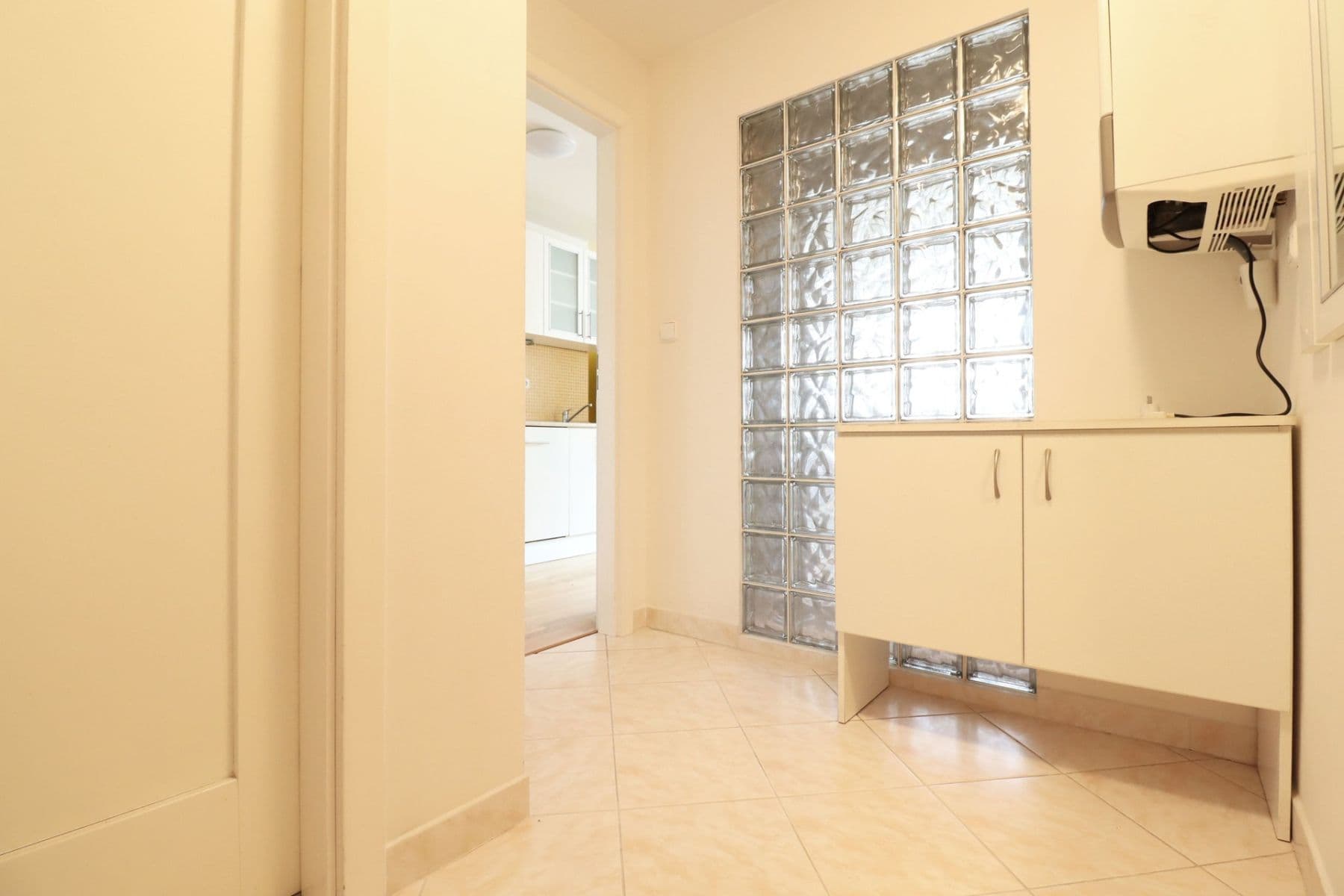 Studio flat to rent, 46 m², Hradeckých, Prague, Prague Studio flat to rent, 46 m², Hradeckých, Prague, Prague