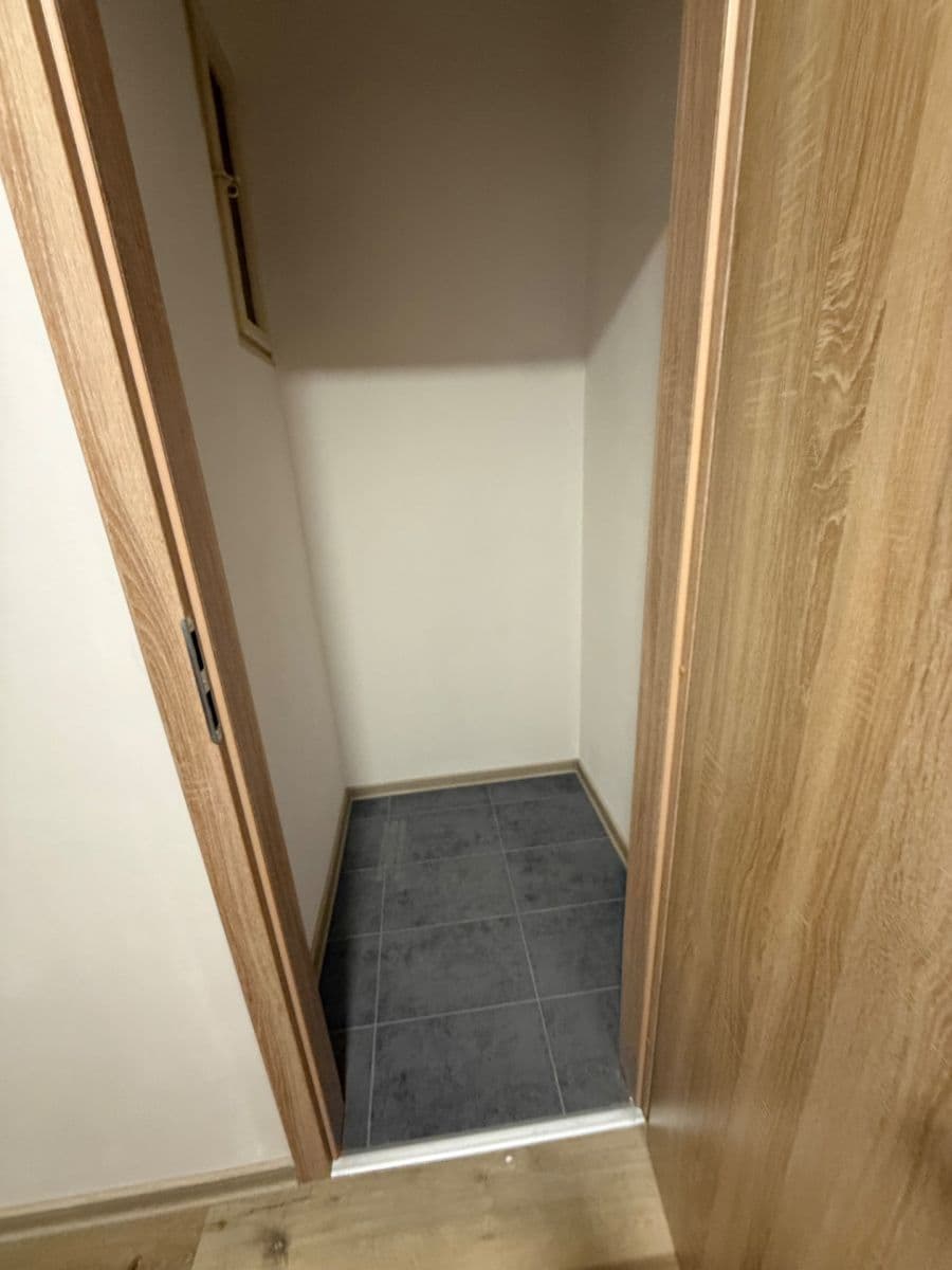 1 bedroom with open-plan kitchen flat to rent, 54 m², Komunardů, Prague, Prague 1 bedroom with open-plan kitchen flat to rent, 54 m², Komunardů, Prague, Prague