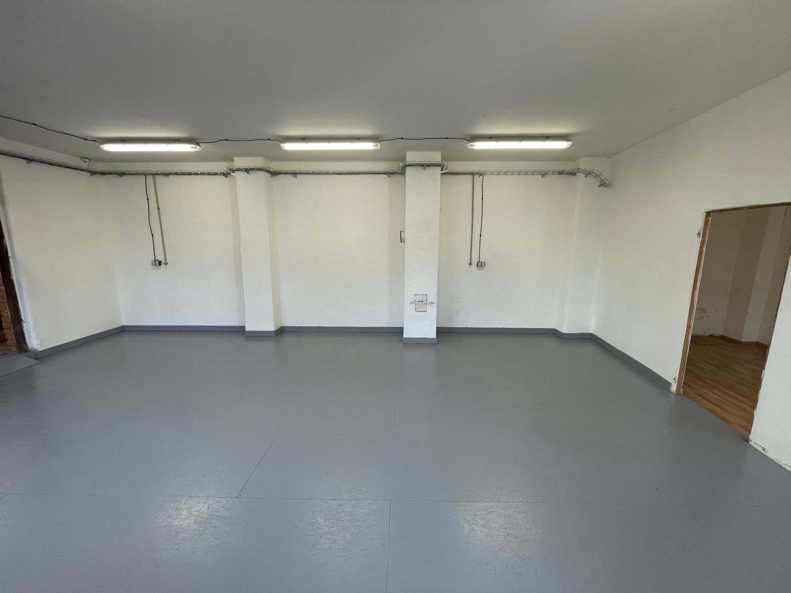 non-residential property to rent, 200 m², B. Němcové, Veltrusy, Středočeský Region non-residential property to rent, 200 m², B. Němcové, Veltrusy, Středočeský Region