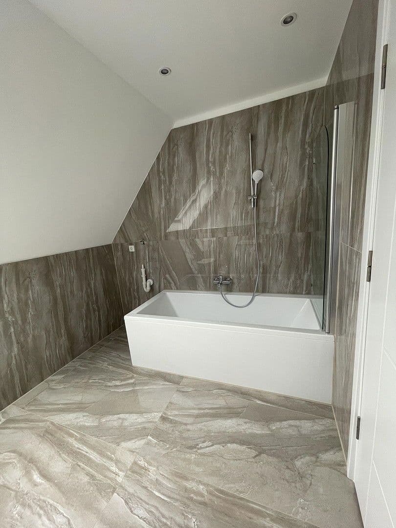 5 bedroom flat to rent, 95 m², Düsseldorf, North Rhine-Westphalia 5 bedroom flat to rent, 95 m², Düsseldorf, North Rhine-Westphalia