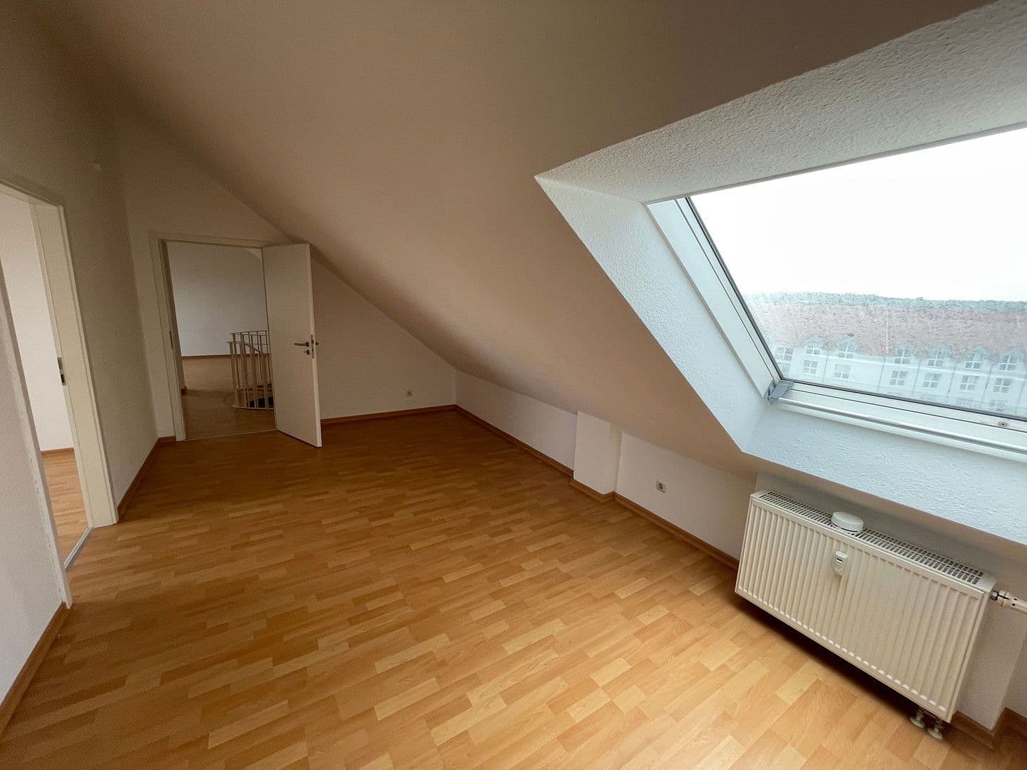 2 bedroom with open-plan kitchen flat to rent, 89 m², Offenbacher Straße, Dietzenbach, Hesse 2 bedroom with open-plan kitchen flat to rent, 89 m², Offenbacher Straße, Dietzenbach, Hesse