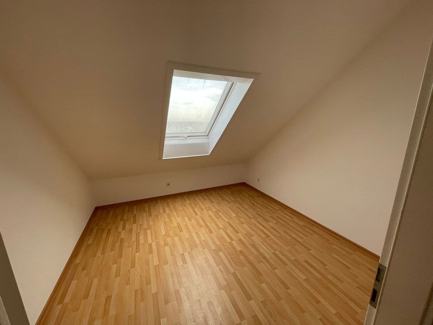 2 bedroom with open-plan kitchen flat to rent, 89 m², Offenbacher Straße, Dietzenbach, Hesse 2 bedroom with open-plan kitchen flat to rent, 89 m², Offenbacher Straße, Dietzenbach, Hesse