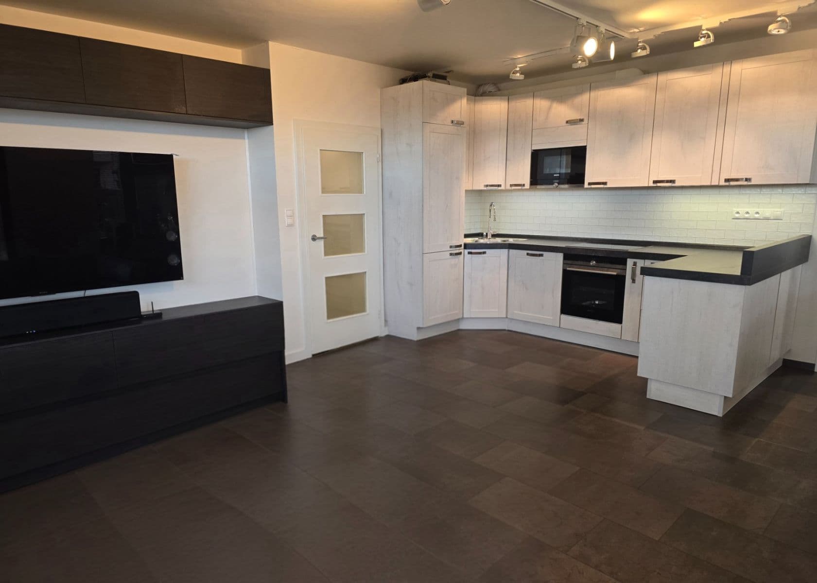 1 bedroom with open-plan kitchen flat to rent, 64 m², Lanžhotská, Prague, Prague 1 bedroom with open-plan kitchen flat to rent, 64 m², Lanžhotská, Prague, Prague