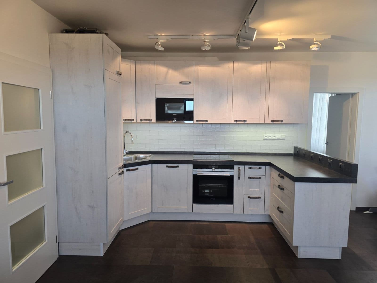 1 bedroom with open-plan kitchen flat to rent, 64 m², Lanžhotská, Prague, Prague 1 bedroom with open-plan kitchen flat to rent, 64 m², Lanžhotská, Prague, Prague