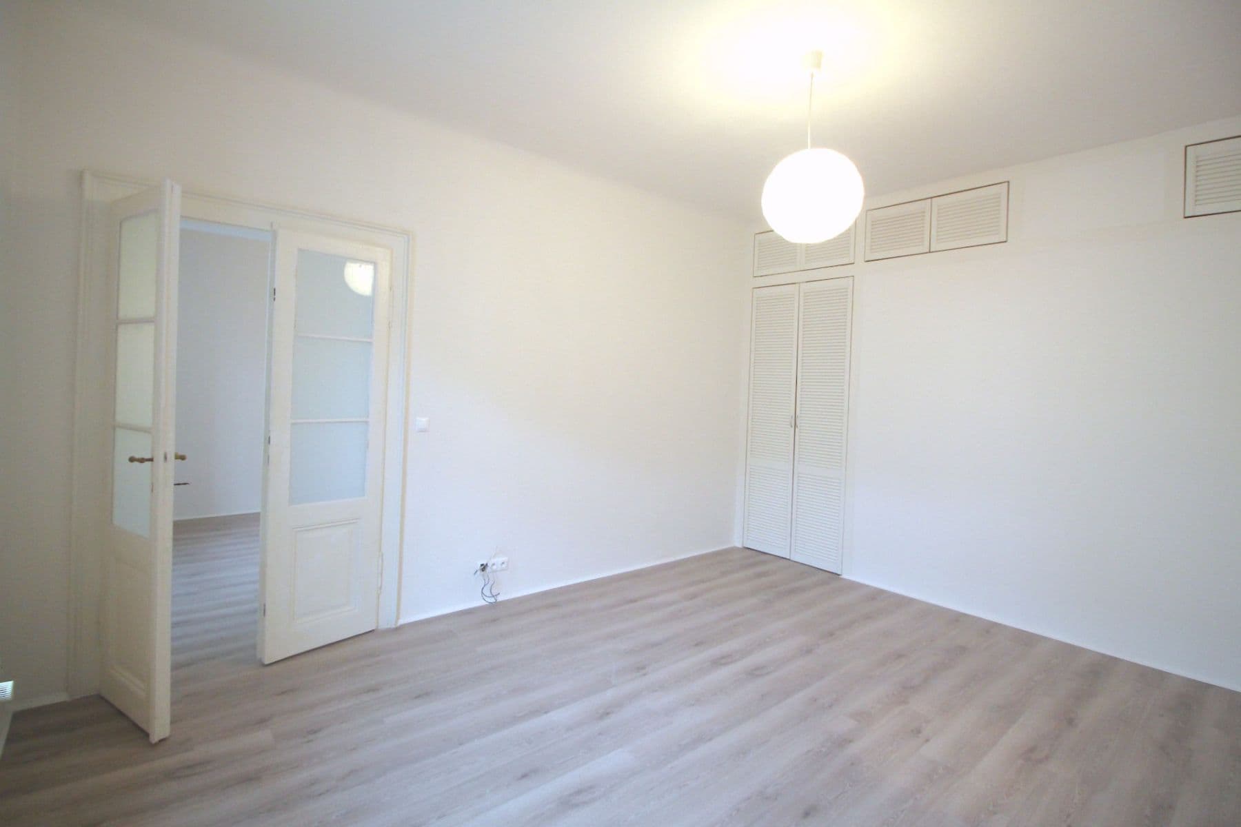 2 bedroom with open-plan kitchen flat to rent, 103 m², Bělehradská, Prague, Prague 2 bedroom with open-plan kitchen flat to rent, 103 m², Bělehradská, Prague, Prague