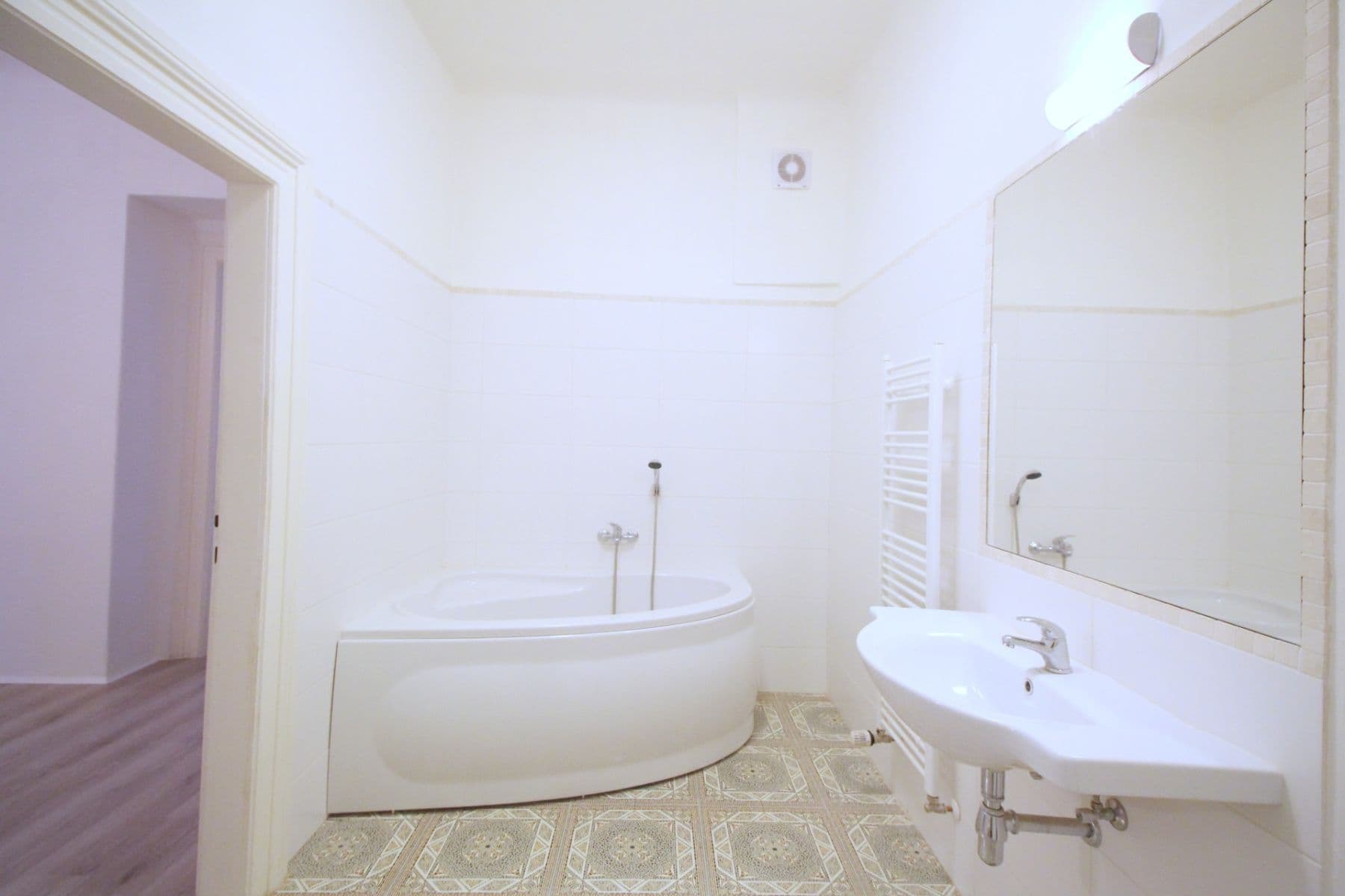 2 bedroom with open-plan kitchen flat to rent, 103 m², Bělehradská, Prague, Prague 2 bedroom with open-plan kitchen flat to rent, 103 m², Bělehradská, Prague, Prague