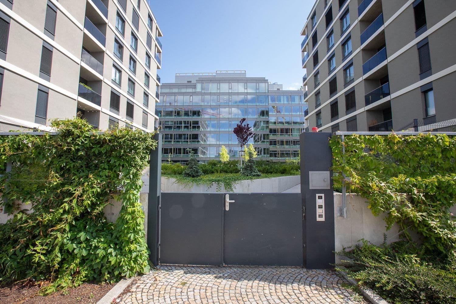 1 bedroom with open-plan kitchen flat to rent, 60 m², Sokolova, Prague, Prague 1 bedroom with open-plan kitchen flat to rent, 60 m², Sokolova, Prague, Prague