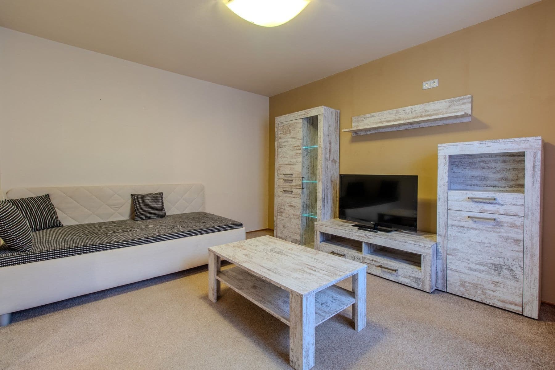 1 bedroom flat to rent, 33 m², Vodárenská, Kladno, Středočeský Region 1 bedroom flat to rent, 33 m², Vodárenská, Kladno, Středočeský Region