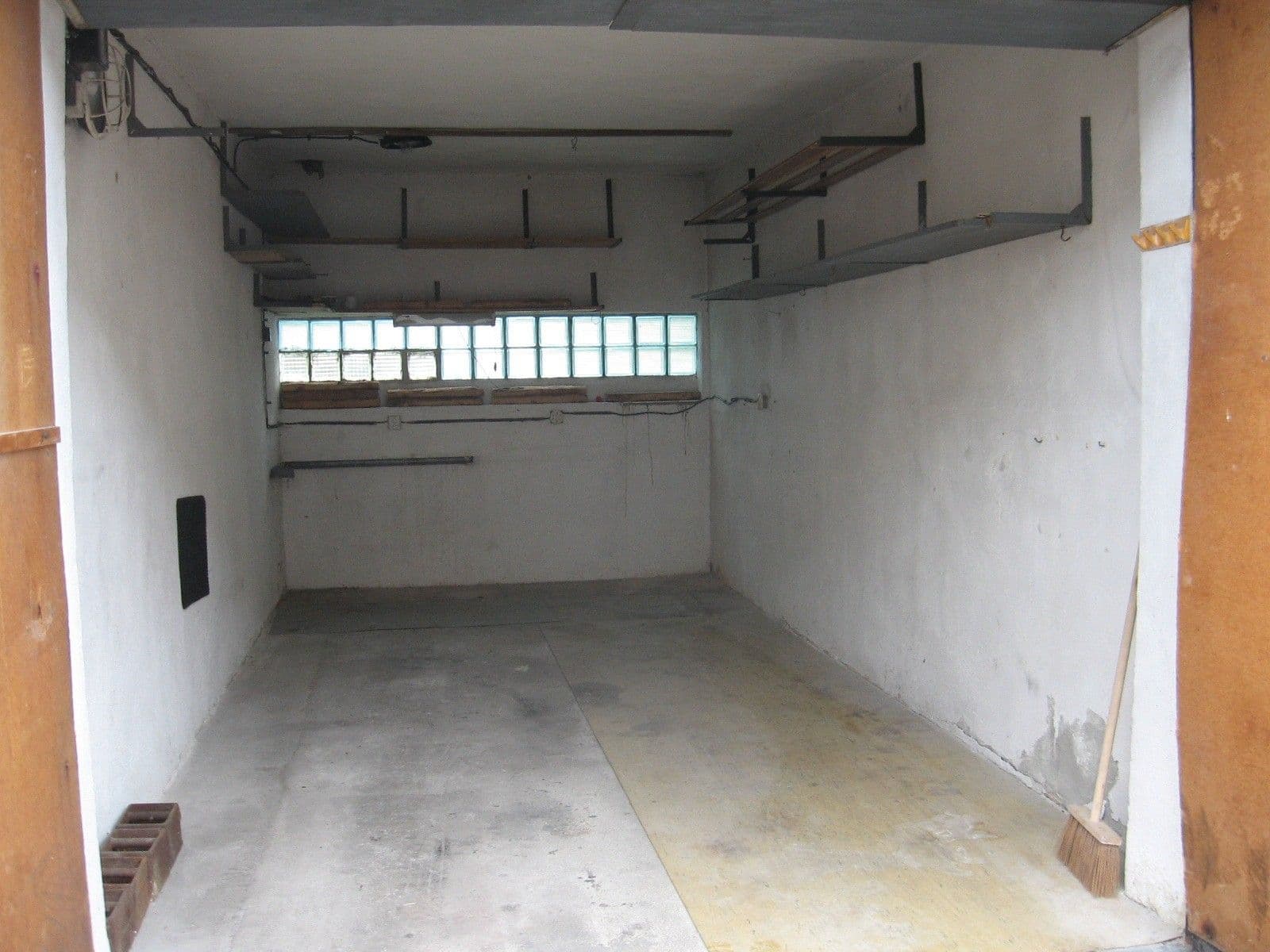 garage to rent, 17 m², Brno, Jihomoravský Region garage to rent, 17 m², Brno, Jihomoravský Region