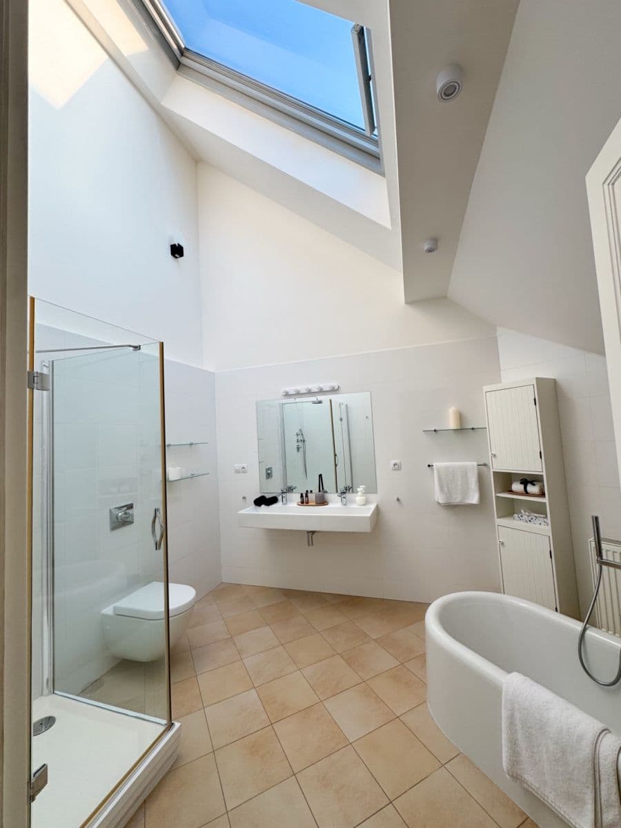 2 bedroom with open-plan kitchen flat to rent, 143 m², Opatovická, Prague, Prague 2 bedroom with open-plan kitchen flat to rent, 143 m², Opatovická, Prague, Prague