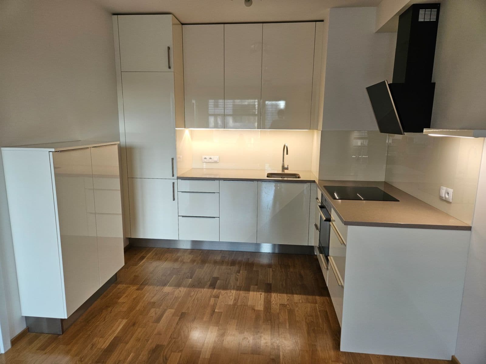 1 bedroom with open-plan kitchen flat to rent, 54 m², Waltariho, Prague, Prague 1 bedroom with open-plan kitchen flat to rent, 54 m², Waltariho, Prague, Prague