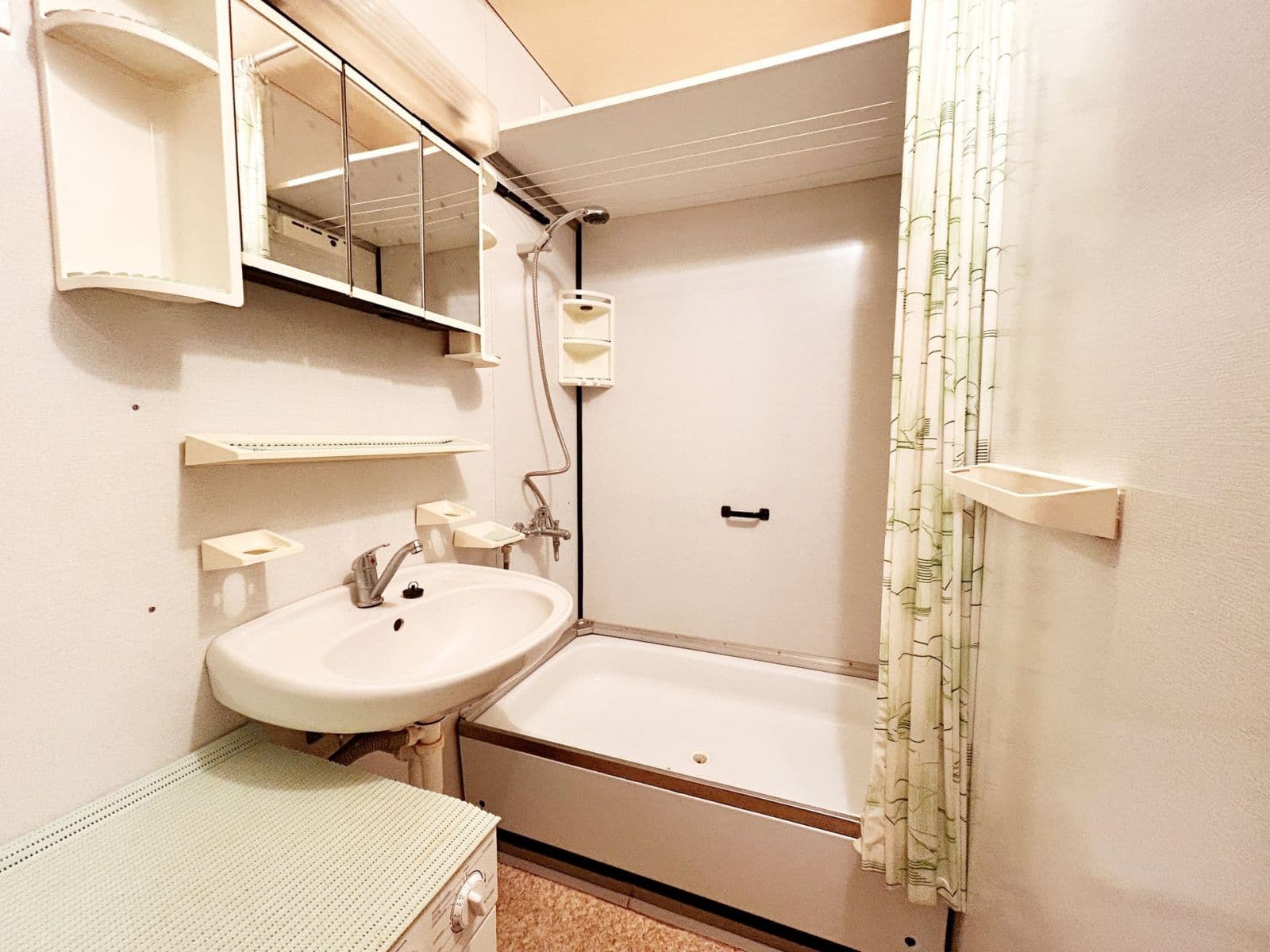 1 bedroom with open-plan kitchen flat to rent, 43 m², Kurčatovova, Prague, Prague 1 bedroom with open-plan kitchen flat to rent, 43 m², Kurčatovova, Prague, Prague