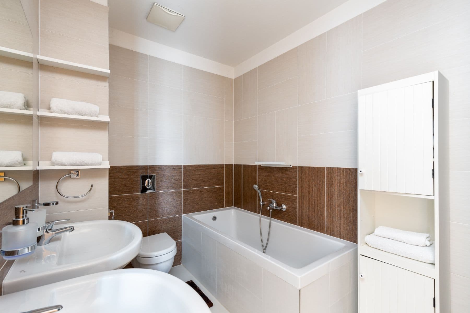 1 bedroom with open-plan kitchen flat to rent, 70 m², V přístavu, Prague, Prague 1 bedroom with open-plan kitchen flat to rent, 70 m², V přístavu, Prague, Prague