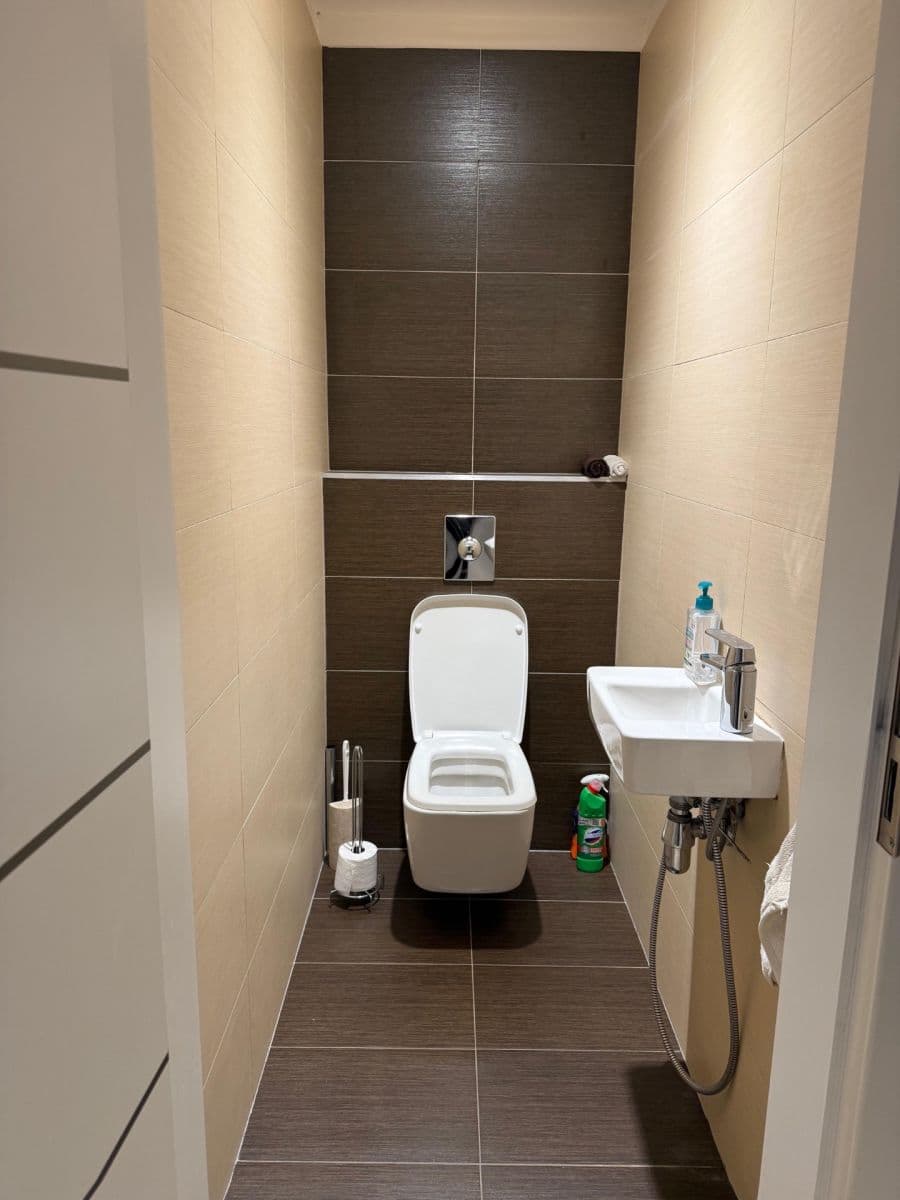 2 bedroom with open-plan kitchen flat to rent, 76 m², Pod Kavalírkou, Prague, Prague 2 bedroom with open-plan kitchen flat to rent, 76 m², Pod Kavalírkou, Prague, Prague