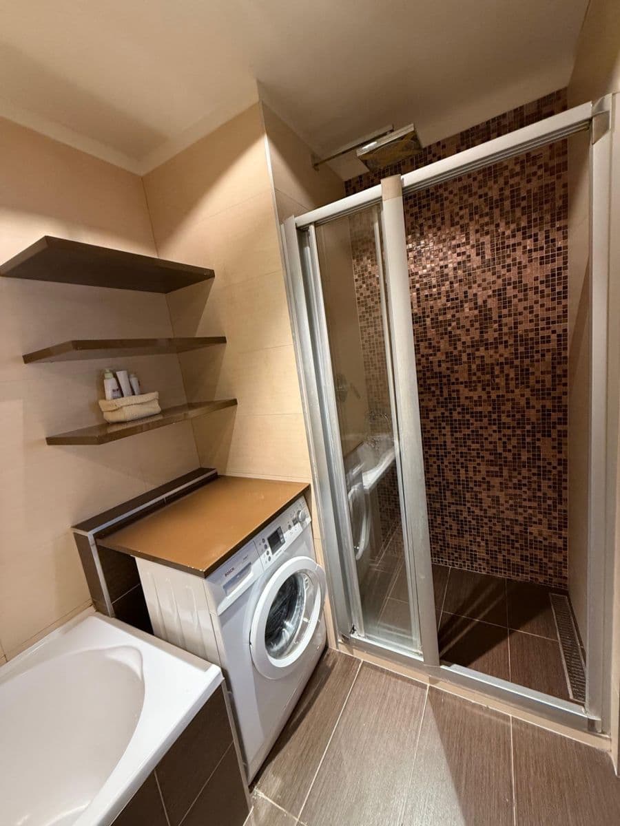 2 bedroom with open-plan kitchen flat to rent, 76 m², Pod Kavalírkou, Prague, Prague 2 bedroom with open-plan kitchen flat to rent, 76 m², Pod Kavalírkou, Prague, Prague