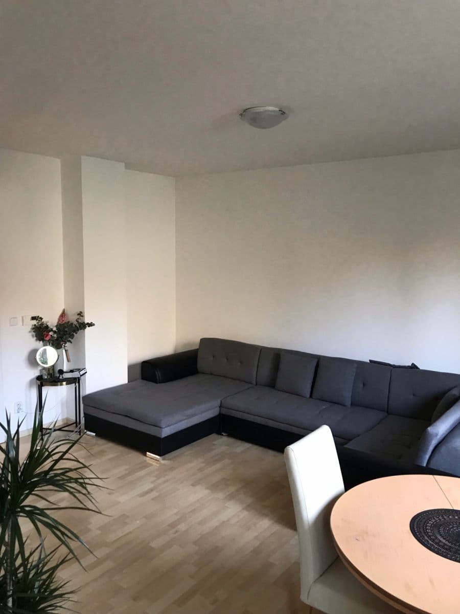 2 bedroom with open-plan kitchen flat to rent, 95 m², Velké Popovice, Středočeský Region 2 bedroom with open-plan kitchen flat to rent, 95 m², Velké Popovice, Středočeský Region