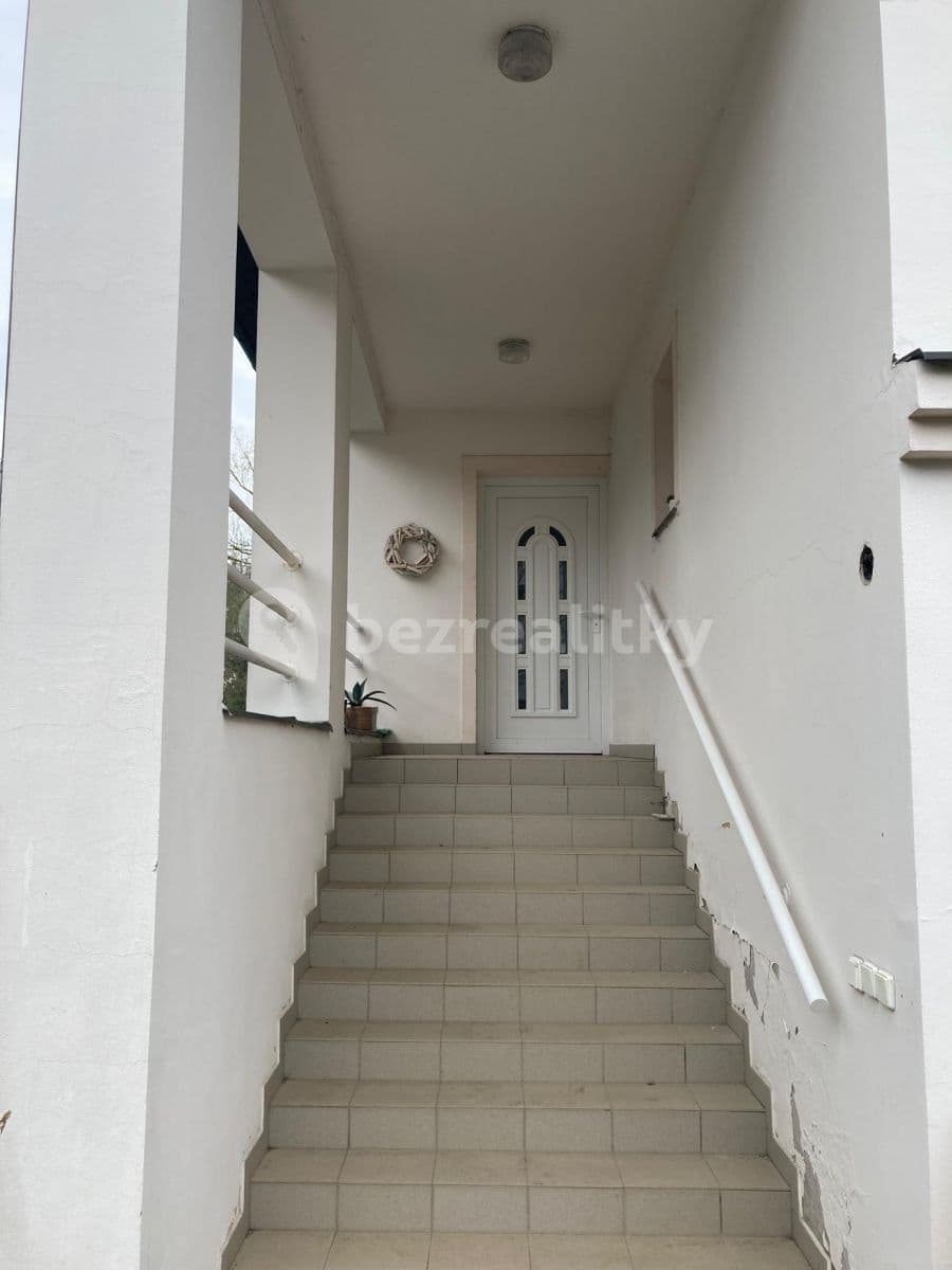 2 bedroom with open-plan kitchen flat to rent, 95 m², Velké Popovice, Středočeský Region 2 bedroom with open-plan kitchen flat to rent, 95 m², Velké Popovice, Středočeský Region